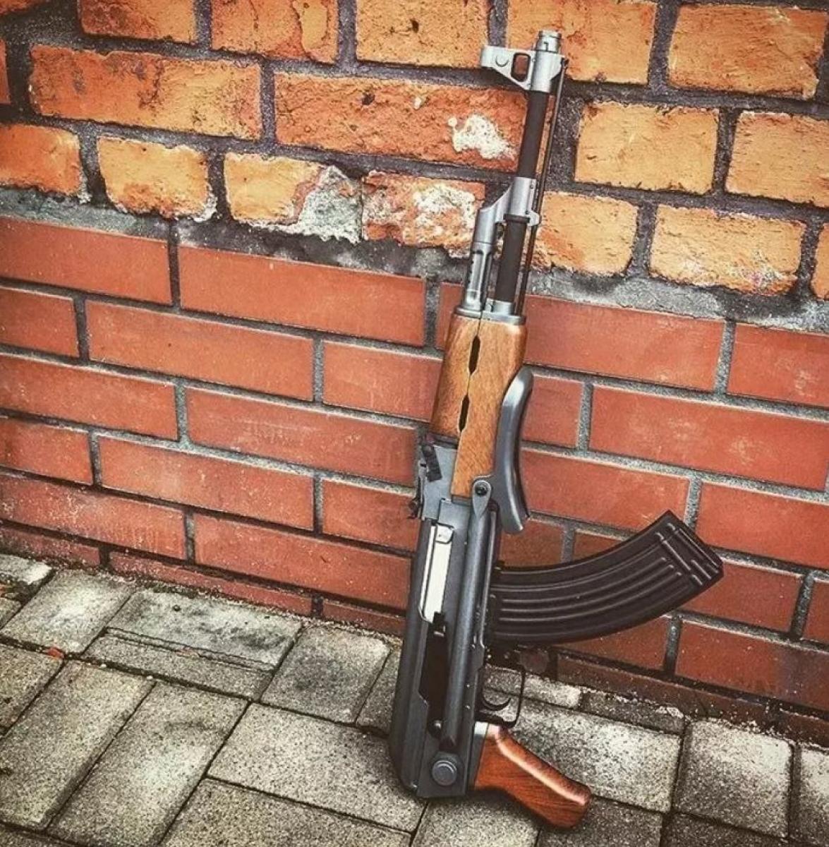 Cyma CM028S AK47 mit Klappschaft 0,5 Joule AEG